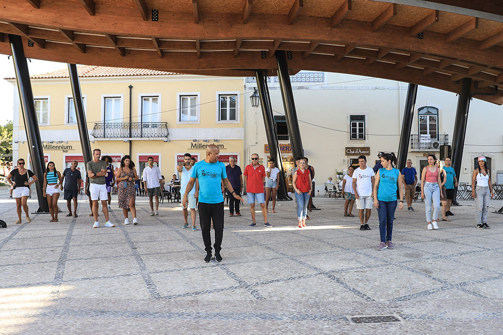 Ritmos afrolatinos dançam na Praça de Bocage