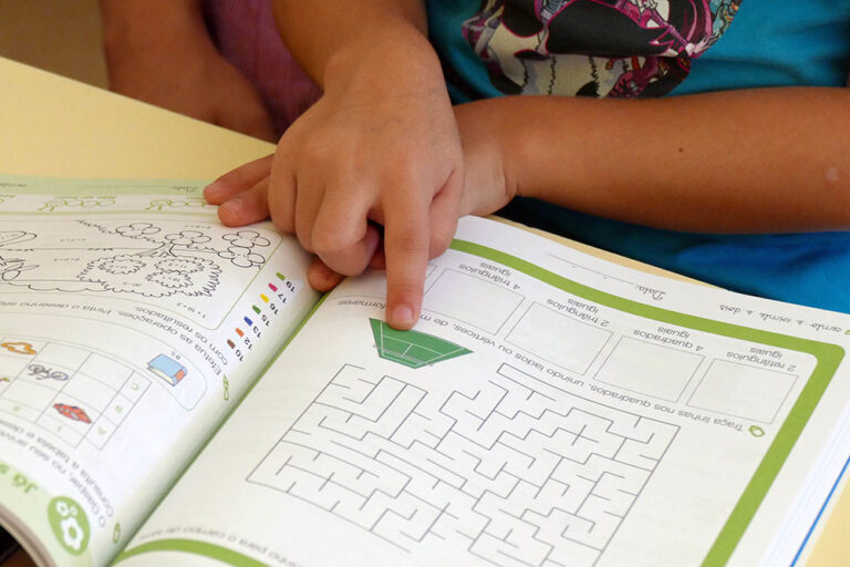 Entrega de manuais escolares - EB Casal Bolinhos