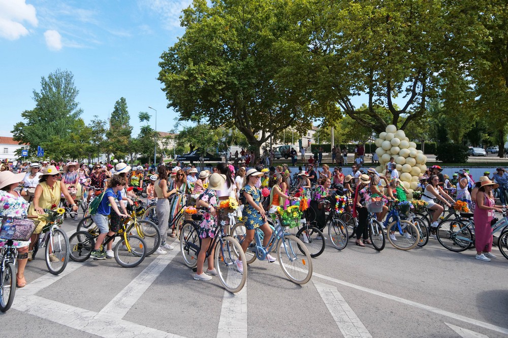 Azeitão Fancy Women Bike Ride, passeio de mulheres elegantes em bicicleta.