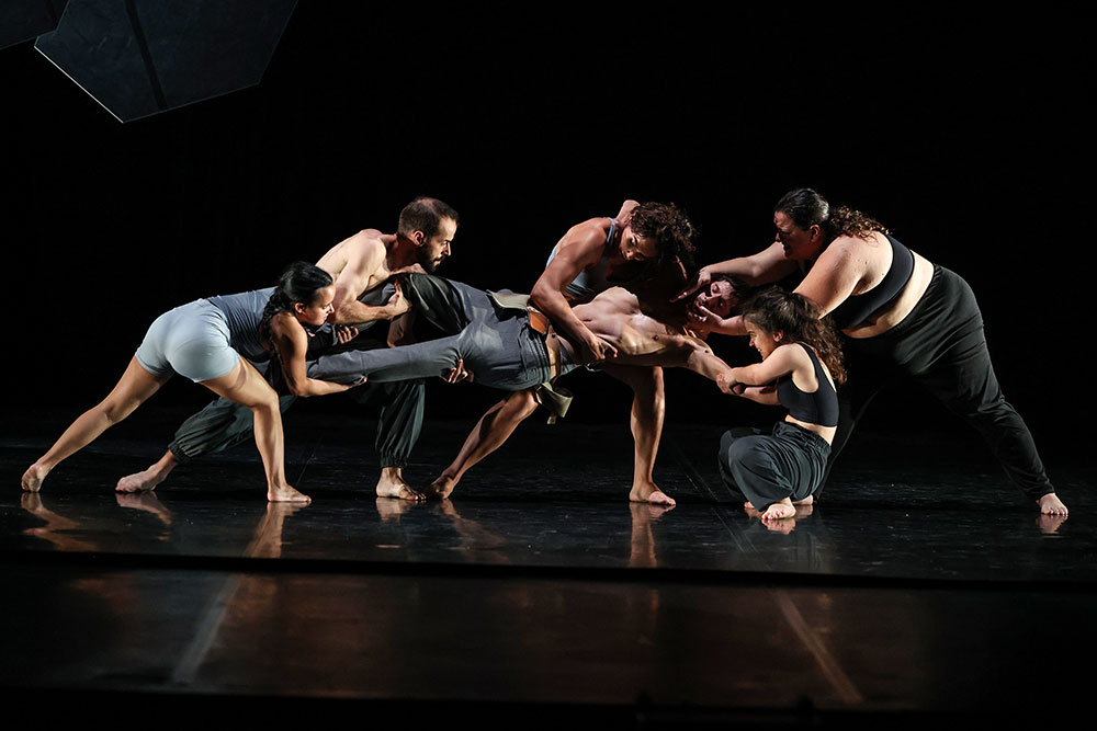 "Corpo Clandestino" dançou no Fórum Municipal Luísa Todi