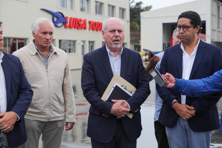 Presidentes da Câmara, André Martins, e das cinco juntas de freguesia reuniram com administração da Alsa Todi, a quem exigiram que garantam carreiras e horários.