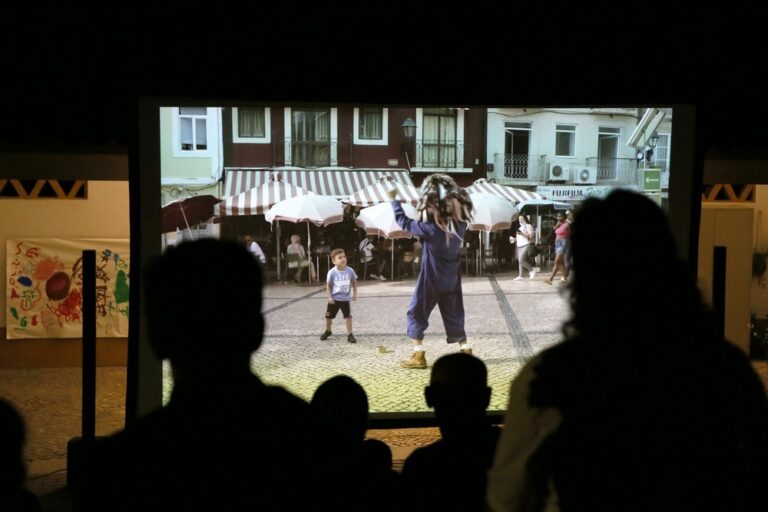 Antestreia de "Fato Macaco" na Escola Básica do Viso