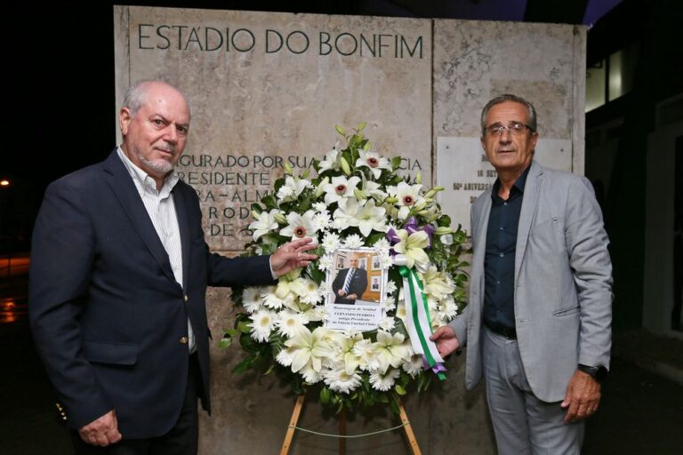 Homenagem a Fernando Pedrosa - deposição de coroa de flores - Estádio do Bonfim - presidente da Câmara Municipal de Setúbal, André Martins, e presidente do Vitória Futebol Clube, Carlos Silva