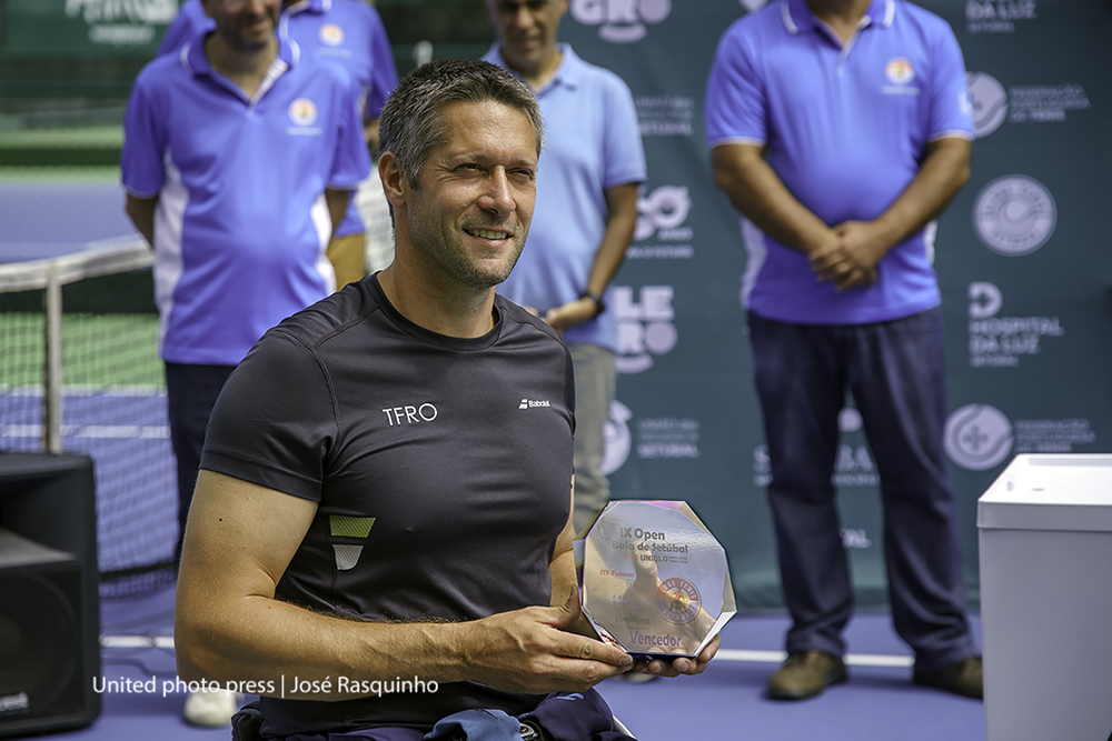 Gaetan Menguy, campeão de singulares masculinos do IX Open Baía do Sado em cadeira de rodas