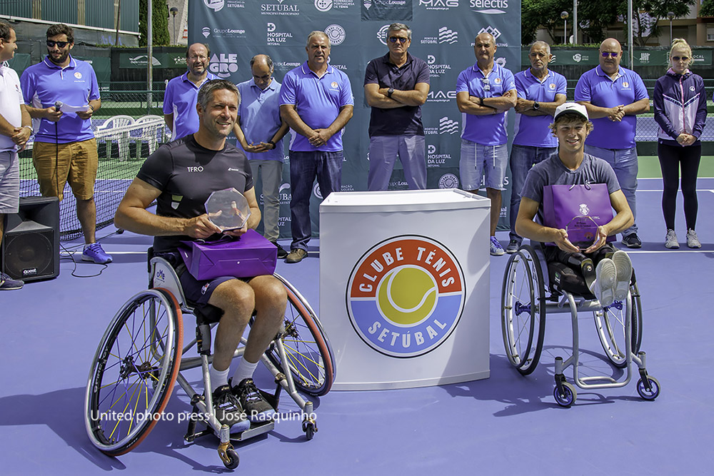 Gaetan Menguy e Conner Stroud, finalistas de singulares masculinos do IX Open Baía do Sado em cadeira de rodas