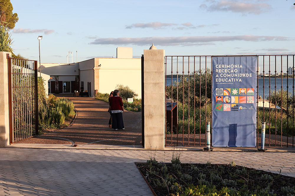 Receção à comunidade educativa, no Forte de Albarquel.