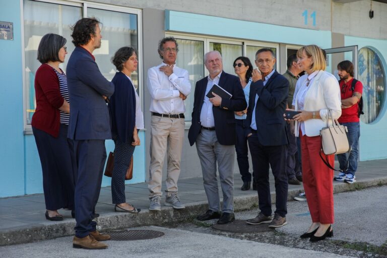 Executivo municipal visita EB 2,3 Barbosa du Bocage