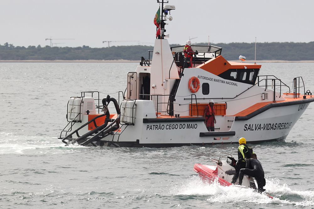 Dia da Polícia Marítima 2022 - demonstração de capacidades e meios no rio Sado.