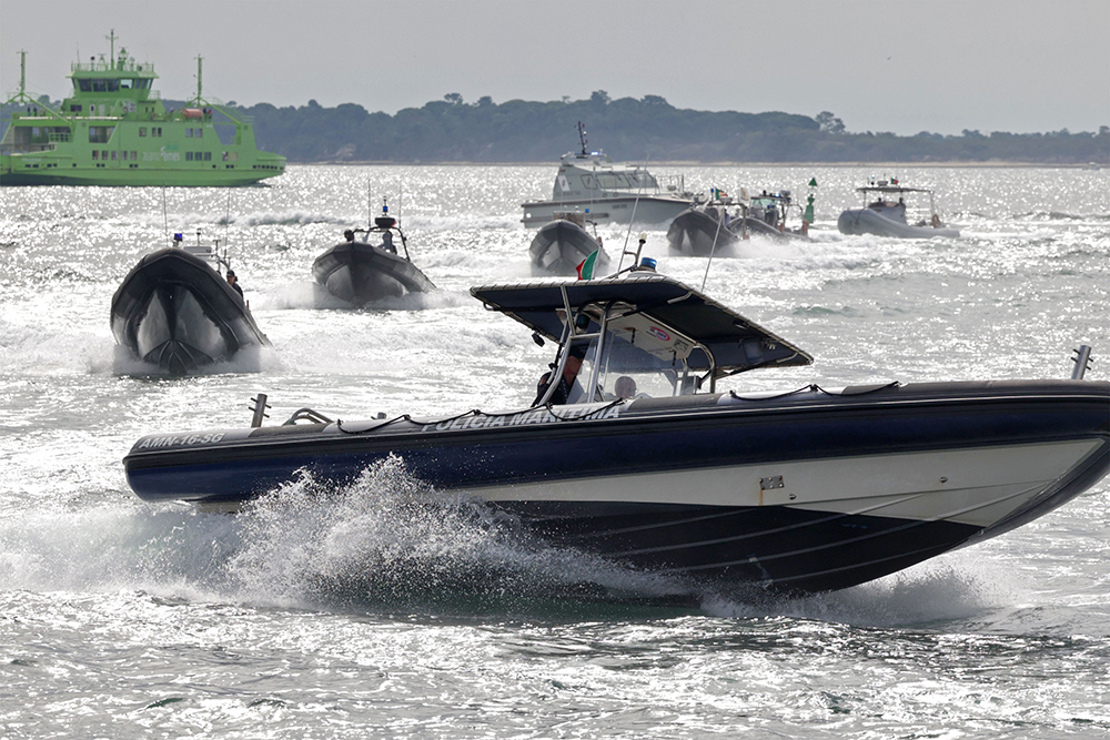 Dia da Polícia Marítima 2022 - demonstração de capacidades e meios no rio Sado.