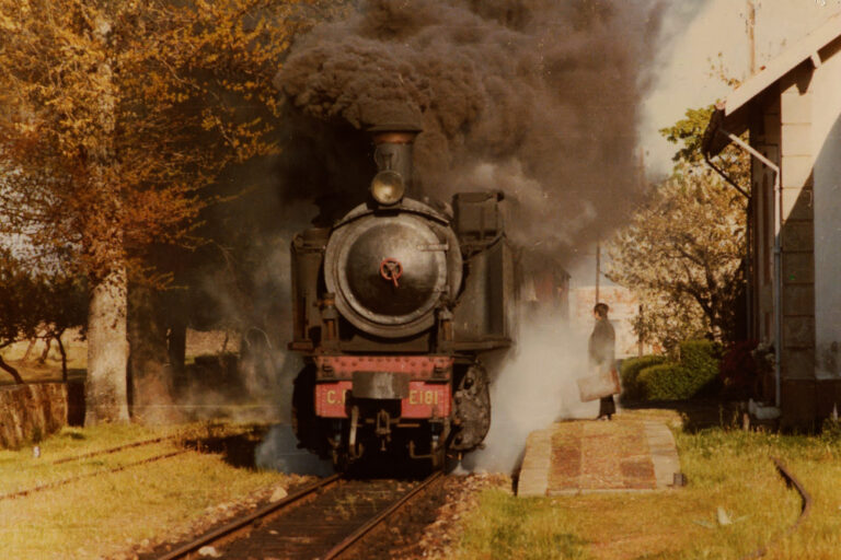 Manhã Submersa - Lauro António