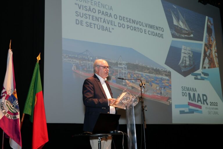 Semana do Mar - presidente da Câmara Municipal, André Martins, discursa na abertura da conferência “Visão para o desenvolvimento sustentável do porto e cidade de Setúbal”.