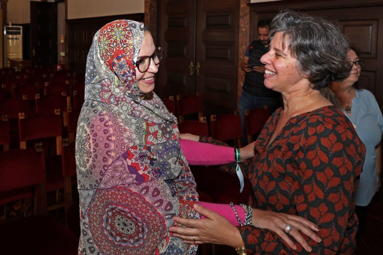 Receção a Sultana Khaya, ativista do Saara Ocidental, nos Paços do Concelho pela vice-presidente Carla Guerreiro