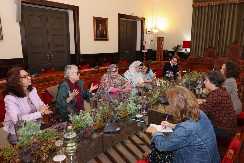 Receção a Sultana Khaya, ativista do Saara Ocidental, nos Paços do Concelho pela vice-presidente Carla Guerreiro
