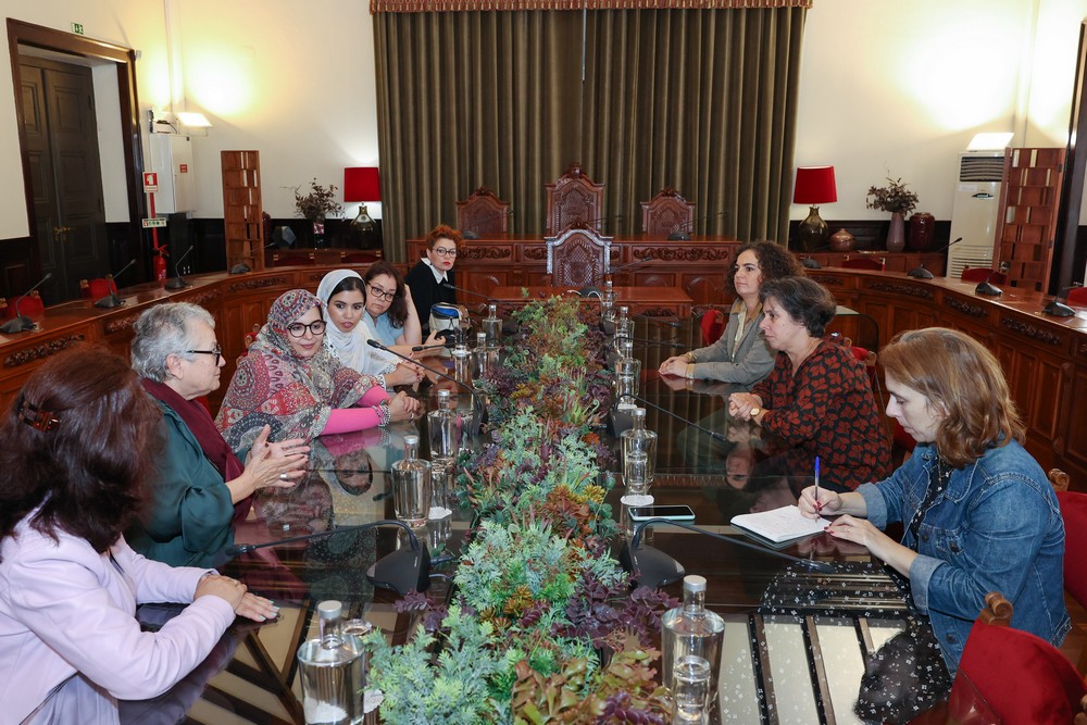 Receção a Sultana Khaya, ativista do Saara Ocidental, nos Paços do Concelho pela vice-presidente Carla Guerreiro