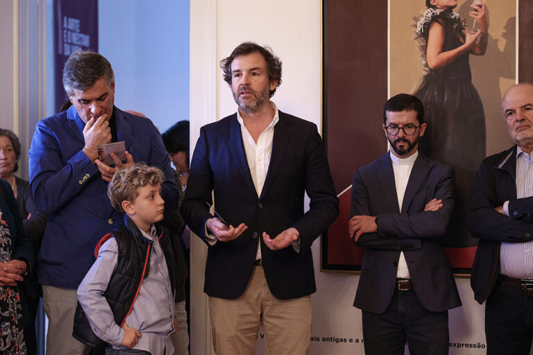 Inauguração da exposição A Arte e o Néctar da Vida, que reúne trabalhos de oito pintores e textos de oito pensadores na Galeria Municipal do Banco de Portugal, com a presença do vereador da Cultura, Pedro Pina.