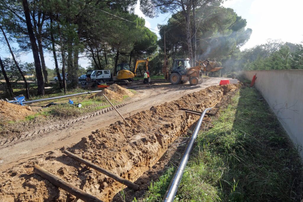 Desativação do troço final da conduta elevatória do Peru, em Azeitão, e reabilitação da rede de distribuição de água.