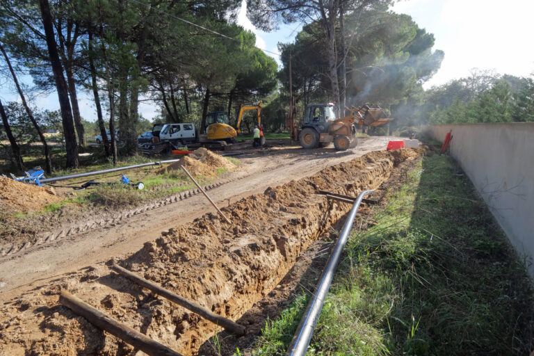 Desativação do troço final da conduta elevatória do Peru, em Azeitão, e reabilitação da rede de distribuição de água.