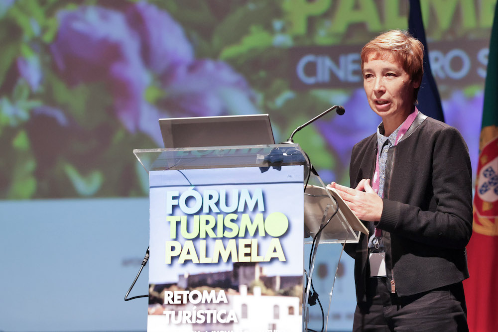 Teresa Ferreira, diretora do Departamento de Dinamização da Oferta e dos Recursos do Turismo de Portugal, no Fórum Turismo Palmela, dedicado à "Retoma Turística".