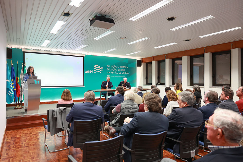 Apresentação do estudo prévio e do projeto de Proposta de Definição de Âmbito do Estudo de Impacte Ambiental da futura marina de Setúbal, na sede da Administração dos Portos de Setúbal e Sesimbra.