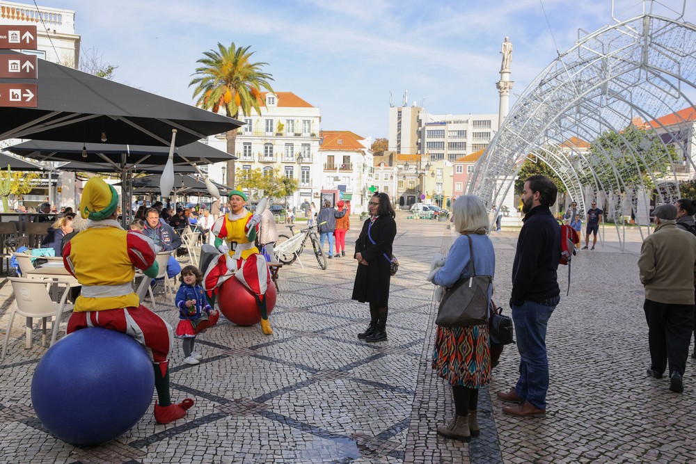 Animação circense pela XPTO – Companhia de Artes Performativas no Natal em Setúbal 2022