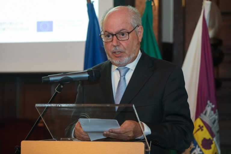 Presidente da Câmara, André Martins, discursa na apresentação da Operação Integrada Local – União das Freguesias de Setúbal, no Salão Nobre dos Paços do Concelho.