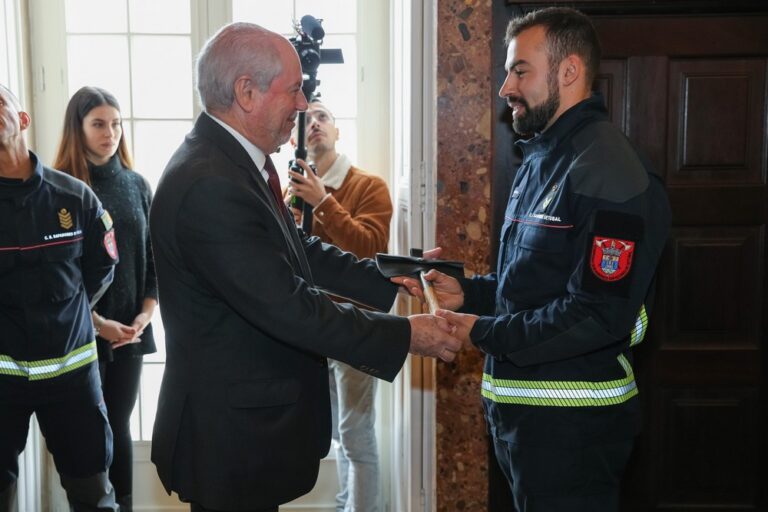 Presidente da Câmara, André Martins, na cerimónia do compromisso de honra da escola de recrutas de 2021 da Companhia de Bombeiros Sapadores de Setúbal.