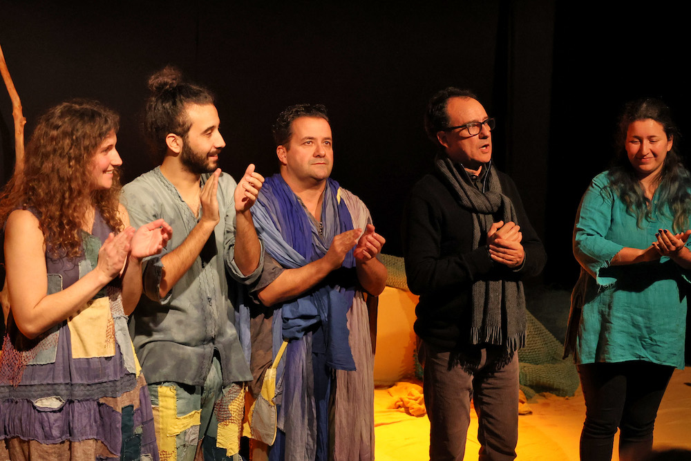 Teatro Animação de Setúbal estreou “Mar Me Quer”, peça baseada no texto homónimo de Mia Couto.