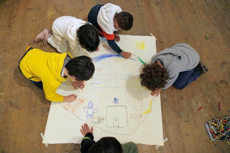 Natal de Papel - exposição com visita de escolas - Casa da Avenida