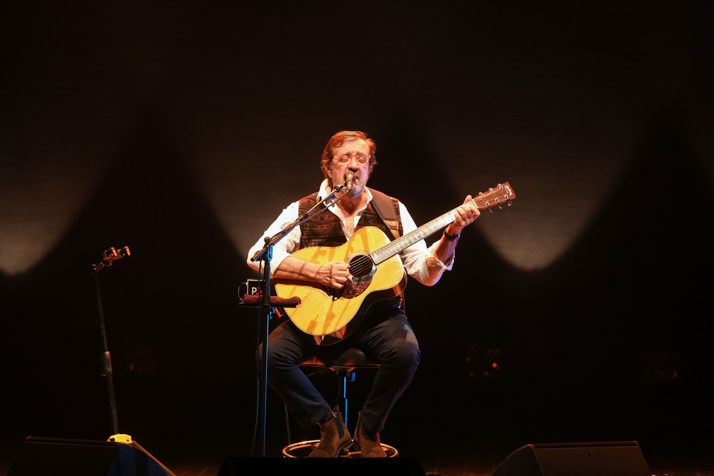 Rui Veloso tocou sucessos de 40 anos de carreira no Fórum Municipal Luísa Todi.