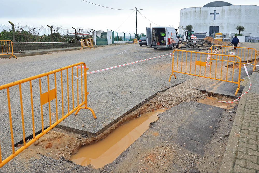 Reabilitação do sistema de abastecimento de água nas ruas Padre Américo Faria e João Martins, no Faralhão.