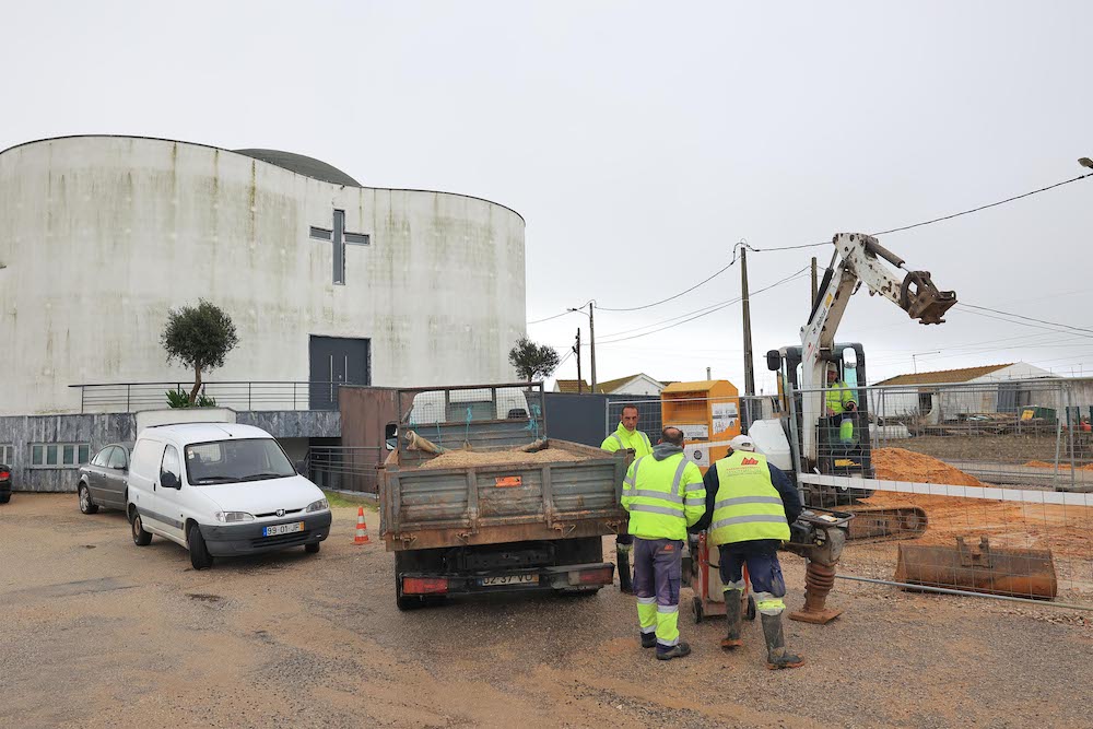 Reabilitação do sistema de abastecimento de água nas ruas Padre Américo Faria e João Martins, no Faralhão.
