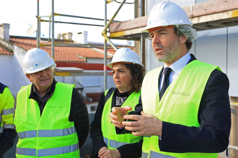 Vereador Pedro Pina visitou as obras da futura Unidade de Saúde Familiar de Azeitão.