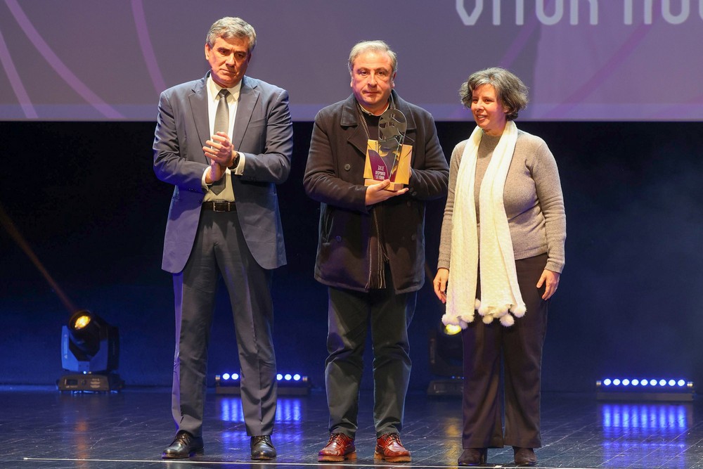 Presidente do União Futebol Comércio e Indústria, Vítor Augusto, recebeu o Prémio Dirigente do Ano na sétima Gala do Desporto de Setúbal, entregue pela vice-presidente da Câmara, Carla Guerreiro, e pelo diretor do Departamento de Cultura, Desporto, Direitos Sociais e Juventude, Luís Liberato.