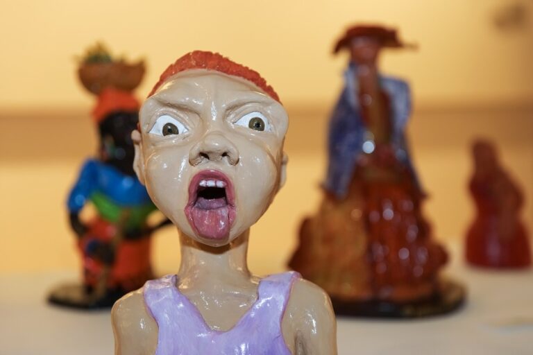 Exposição coletiva “Paisagem Urbana e Sentimentos Modelados”, com trabalhos de utentes da Universidade Sénior de Azeitão, na Biblioteca Pública Municipal.