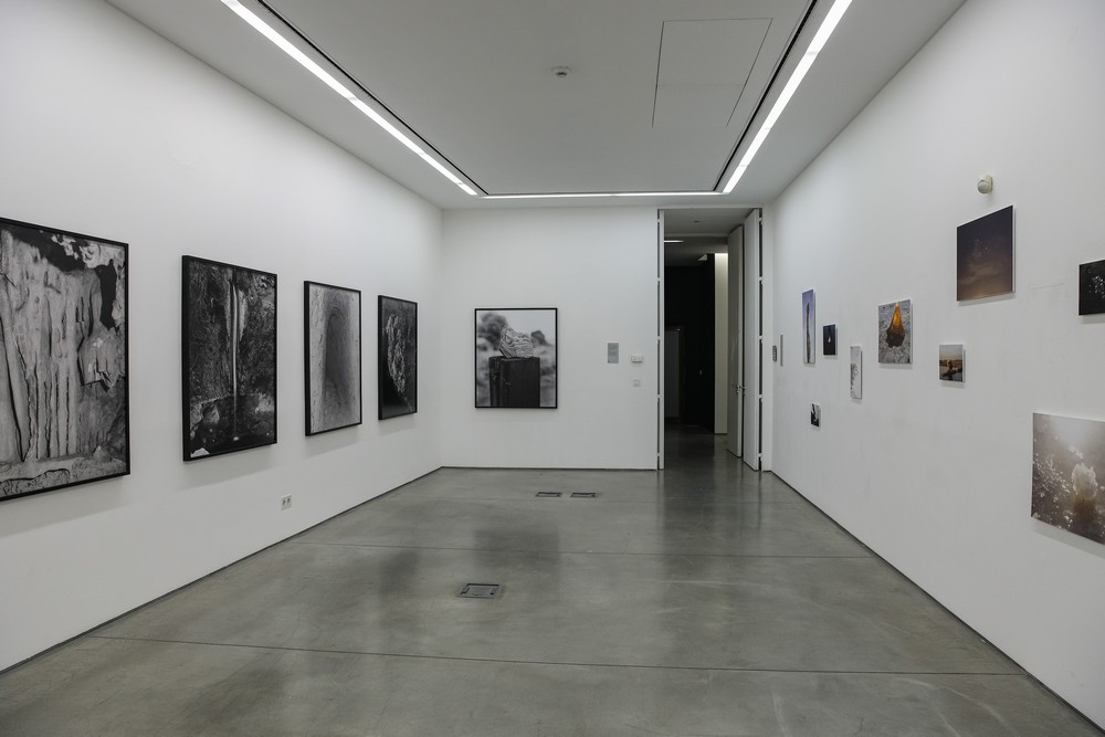 Exposição “Sustentar” exibe trabalhos de seis artistas sobre projetos implementados em Portugal com o objetivo de dar resposta aos desafios ecológicos e sociais.