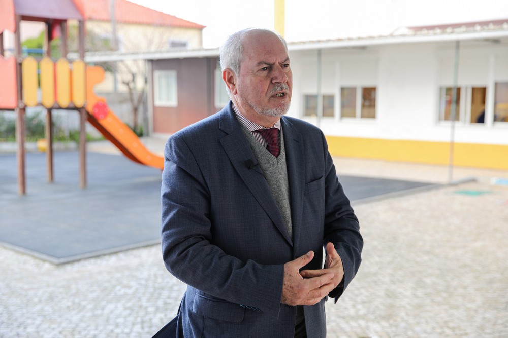 Descentralização de competências - Presidente da Câmara, André Martins, liderou uma visita do executivo à Escola Básica do Bairro da Conceição, com o presidente da Junta de Freguesia de São Sebastião, Nuno Costa.