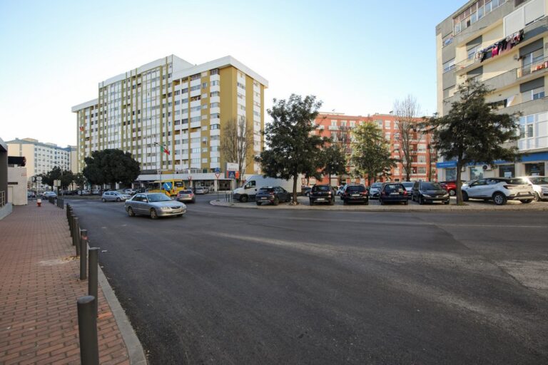 Troço da Avenida do Alentejo repavimentado.