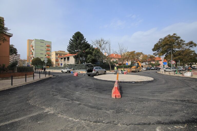 Repavimentações nas ruas dos Arcos, Jorge de Sousa e Oliveira Martins