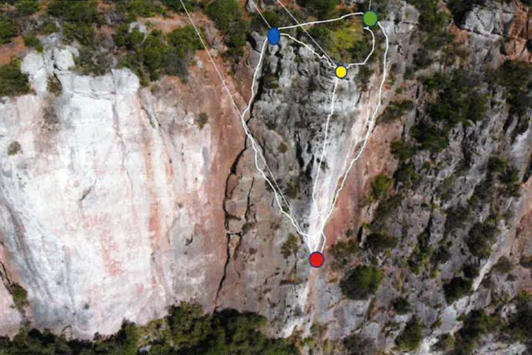 Risco de queda de bloco rochoso obriga a encerramento imediato de troço de estrada na serra da arrábida