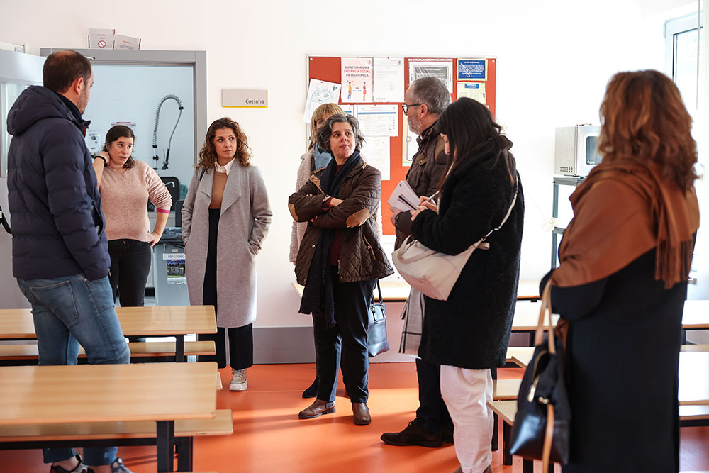 Vice-presidente da Câmara Municipal, Carla Guerreiro, acompanhada pela presidente da Junta de Freguesia, Sónia Paulo, concluiu em Azeitão as visitas às escolas do concelho.