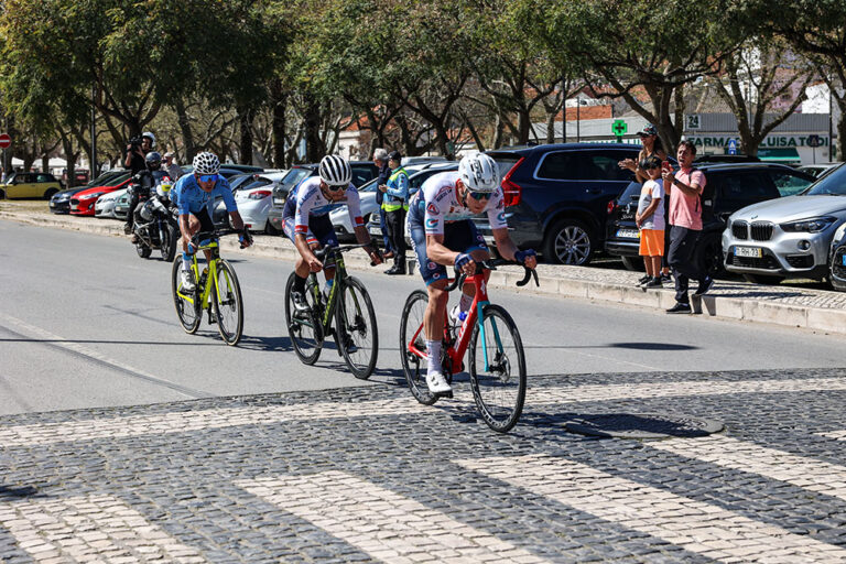 A sexta edição da Clássica da Arrábida foi ganha pelo ciclista venezuelano Orluis Aular, da equipa espanhola Caja Rural-Seguros RGA, que triunfou na prova pelo segundo ano consecutivo.