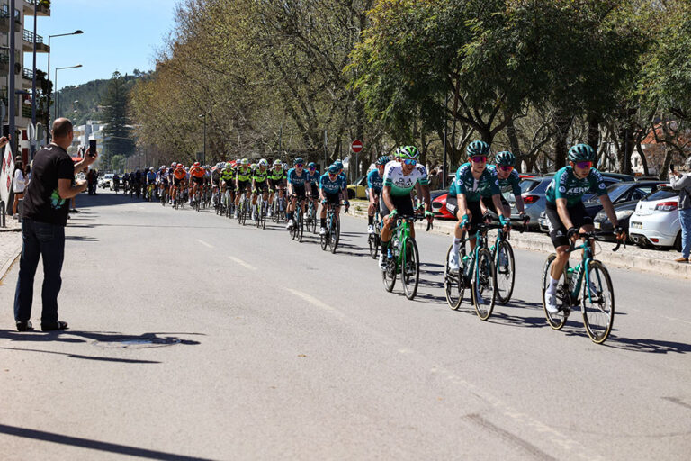 A sexta edição da Clássica da Arrábida foi ganha pelo ciclista venezuelano Orluis Aular, da equipa espanhola Caja Rural-Seguros RGA, que triunfou na prova pelo segundo ano consecutivo.
