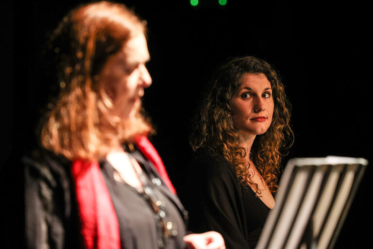 O Vestido Vermelho, do TAS, estreou no dia 8 de março, no âmbito das comemorações locais do Dia Mundial do Teatro