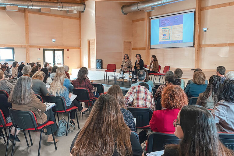 A primeira edição das Jornadas Março Mulher 2023 “Ameaças e Desafios – pessoas em igualdade”, que decorreu no Auditório Bocage, contou com a presença da vice-presidente da Câmara Municipal, Carla Guerreiro.