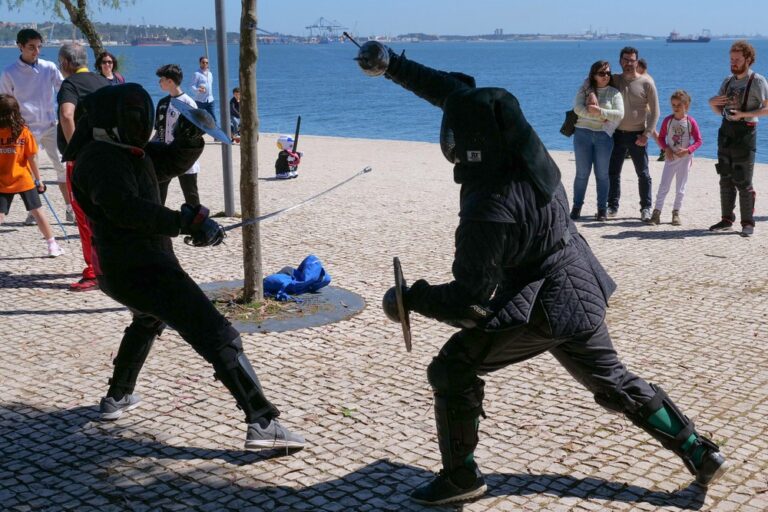 Dezenas de pessoas celebraram o desporto e o estilo de vida saudável na frente ribeirinha de Setúbal, numa iniciativa da Câmara Municipal no âmbito do programa Mês da Juventude.