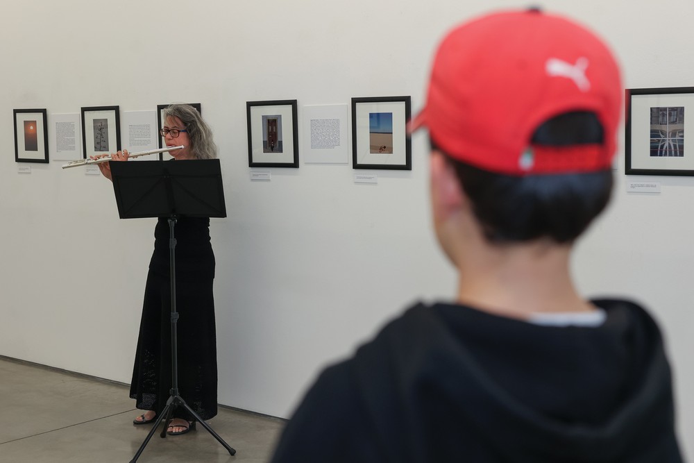 Exposição “O Som das Imagens”, da artista Maria João Cerol, alia fotografia e música.