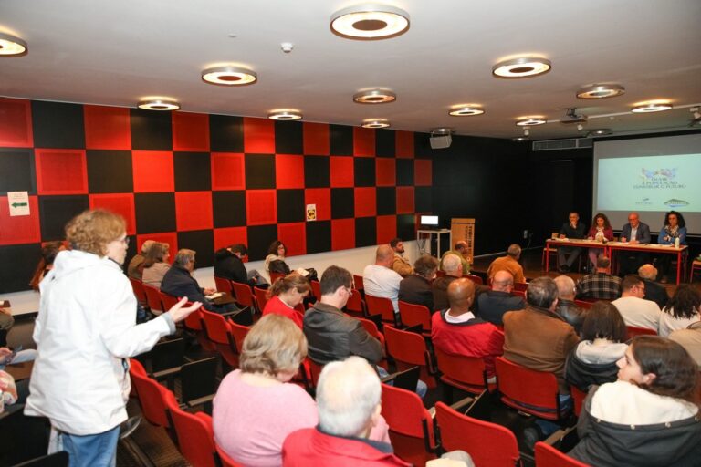 "Ouvir a População, Construir o Futuro" com reunião em Azeitão