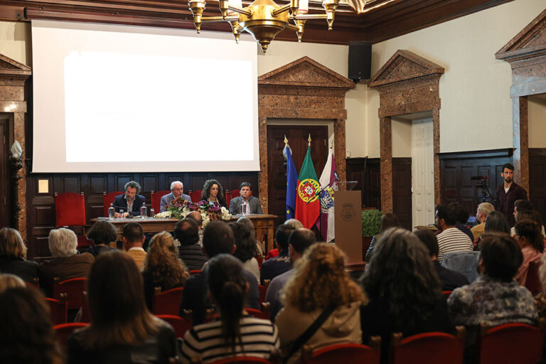 Reunião da Câmara Municipal com comerciantes da Baixa.