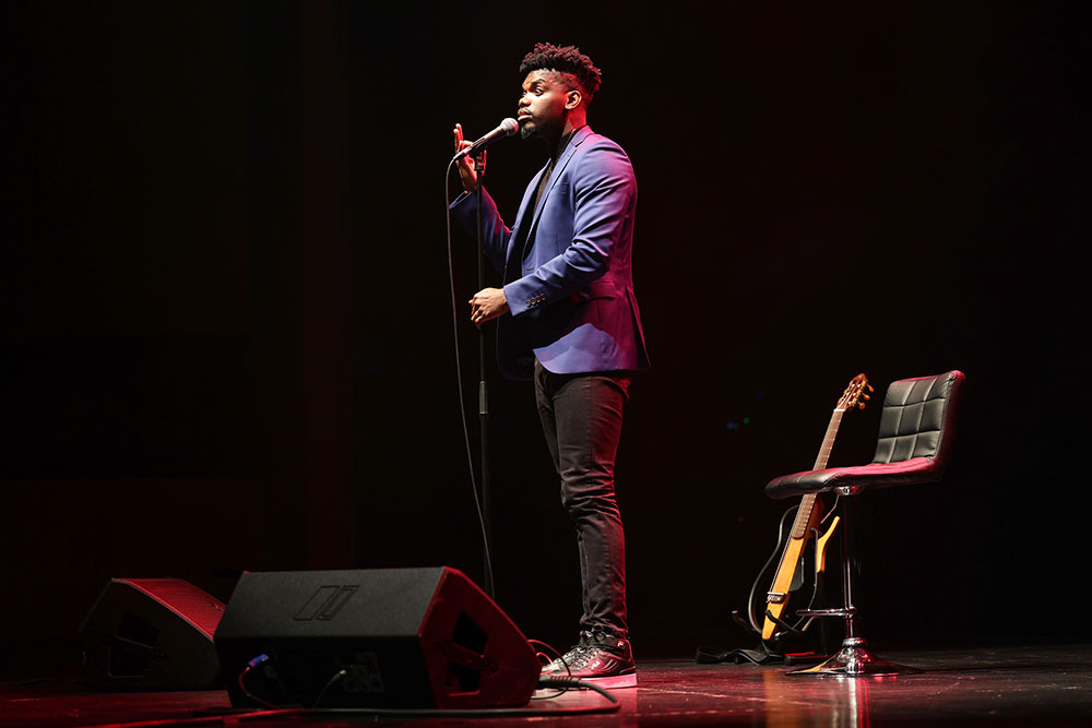 Gilmário Vemba apresenta "Temas" no Fórum Luísa Todi