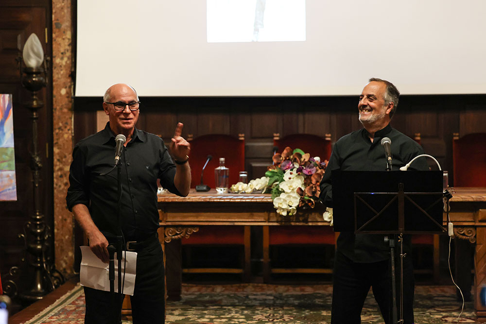 Salvador Peres, argumentista, e Alberto Pereira, realizador, na apresentação do filme "Itinerário - O meu caminho até Sebastião da Gama, no Salão Nobre dos Paços do Concelho